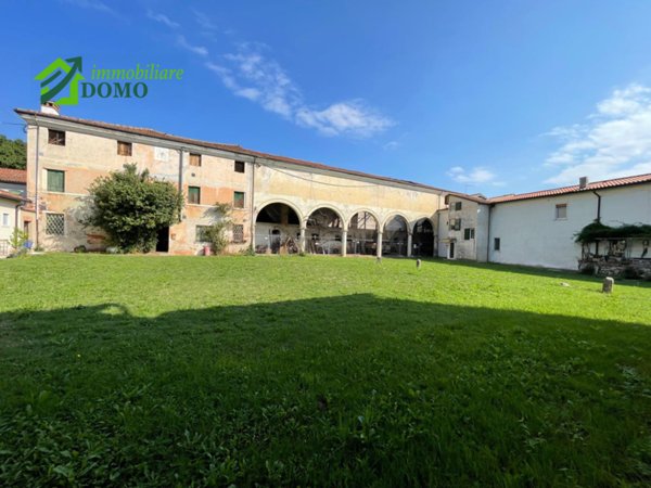 casa indipendente in vendita a Thiene in zona Rozzampia
