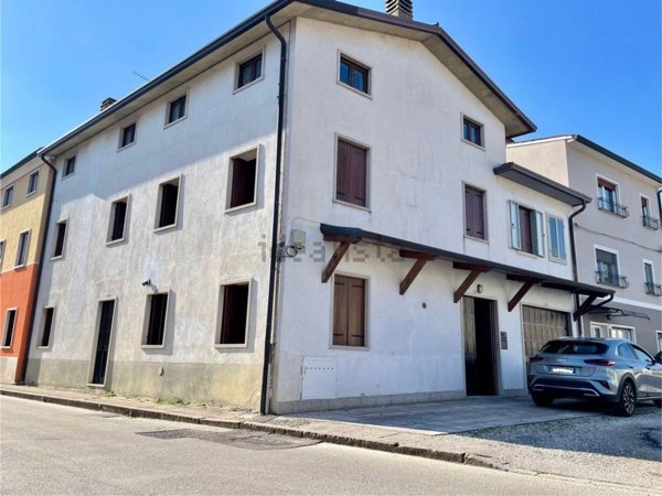 casa indipendente in vendita a Thiene