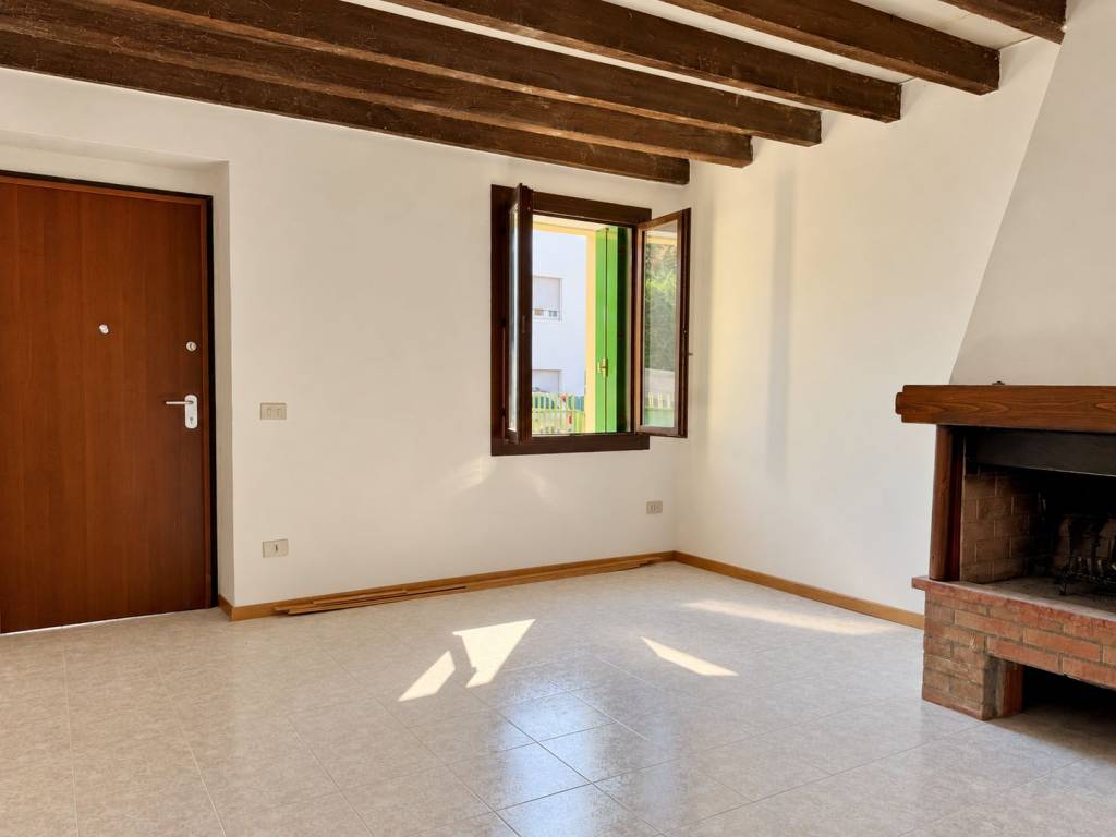 casa indipendente in vendita a Thiene in zona Rozzampia