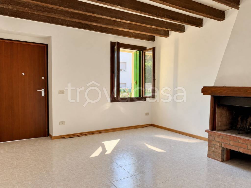 casa indipendente in vendita a Thiene in zona Rozzampia