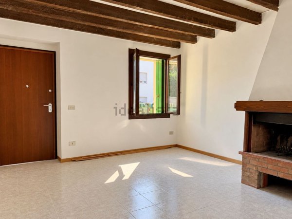 casa indipendente in vendita a Thiene in zona Rozzampia