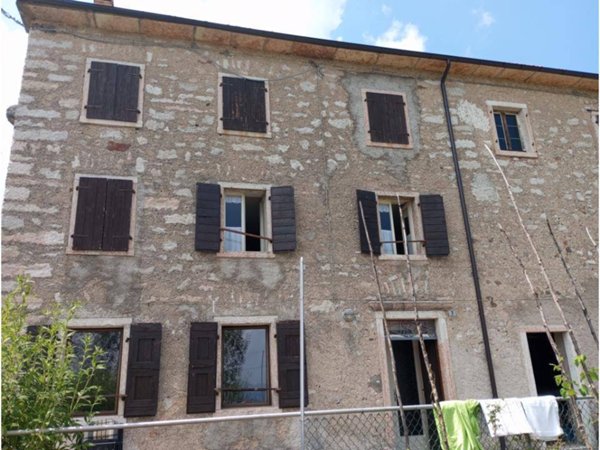 casa indipendente in vendita a Tonezza del Cimone