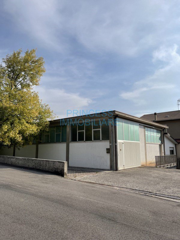 locale commerciale in vendita a Torrebelvicino