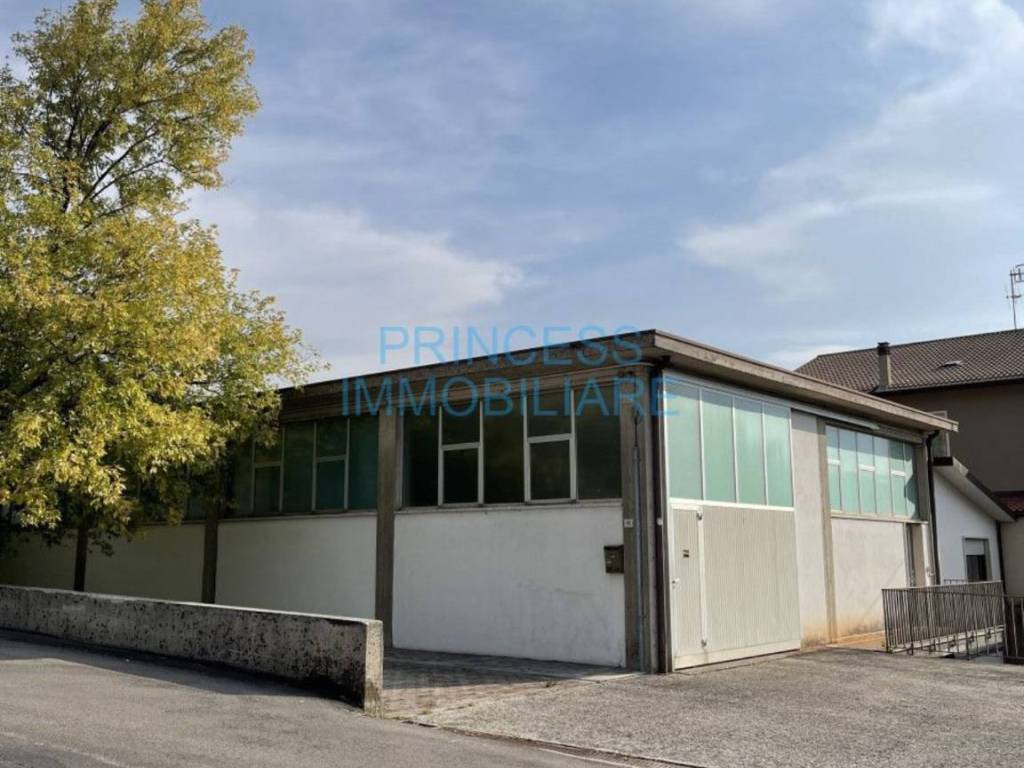 locale commerciale in vendita a Torrebelvicino