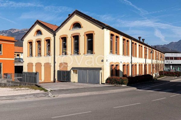 locale commerciale in vendita a Torrebelvicino in zona Pievebelvicino