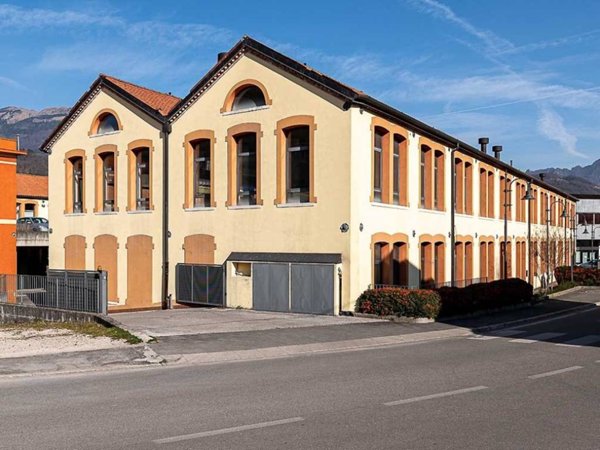 locale commerciale in vendita a Torrebelvicino in zona Pievebelvicino