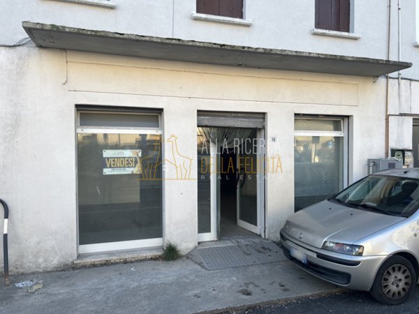 negozio in vendita a Torrebelvicino