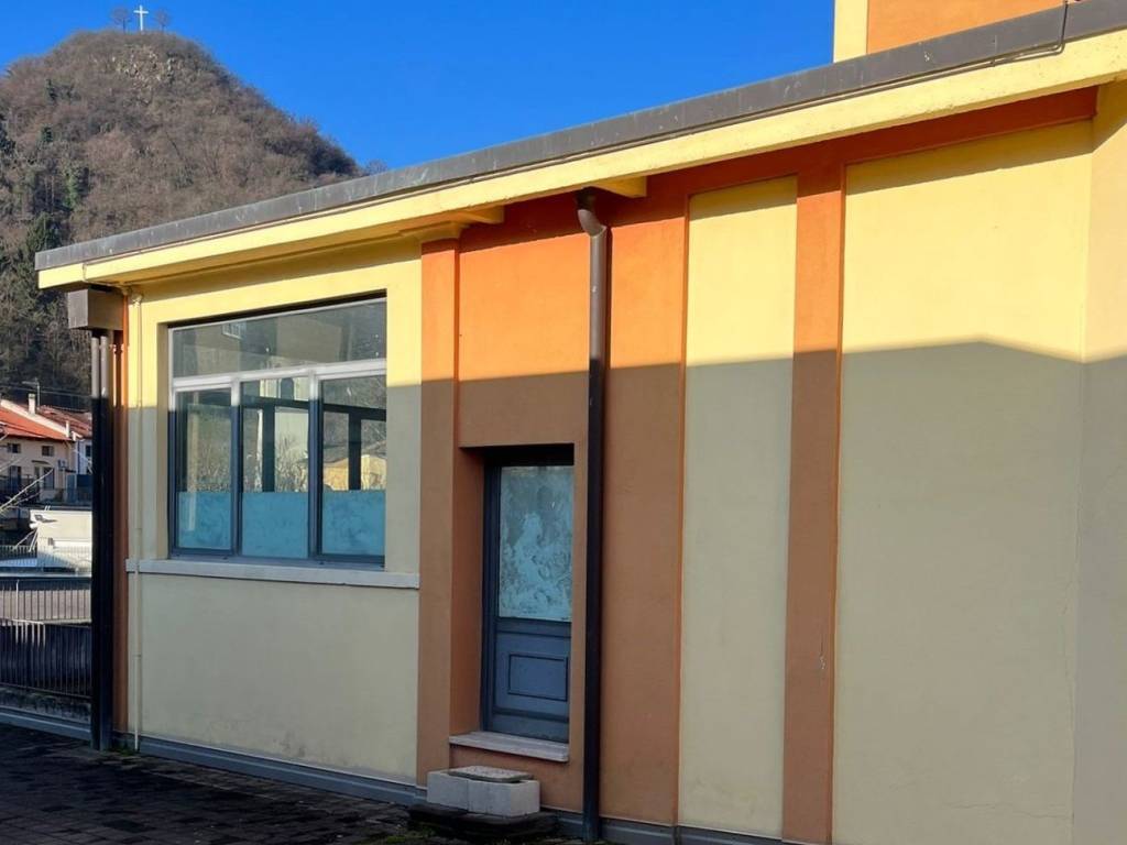 locale commerciale in vendita a Torrebelvicino in zona Pievebelvicino