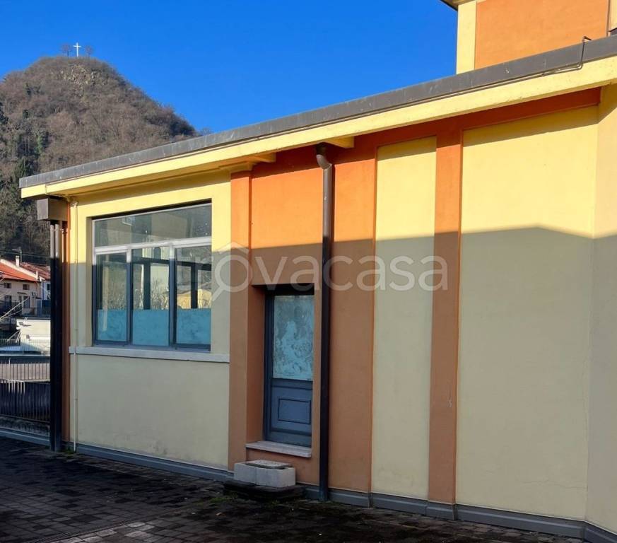 locale commerciale in vendita a Torrebelvicino in zona Pievebelvicino