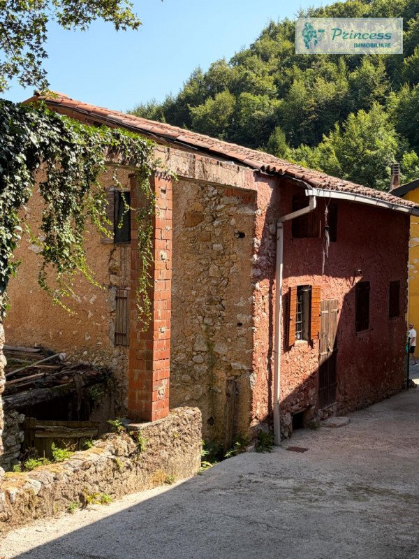 casa indipendente in vendita a Torrebelvicino in zona Pievebelvicino