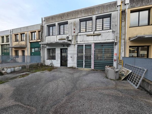 negozio in vendita a Torri di Quartesolo in zona Marola