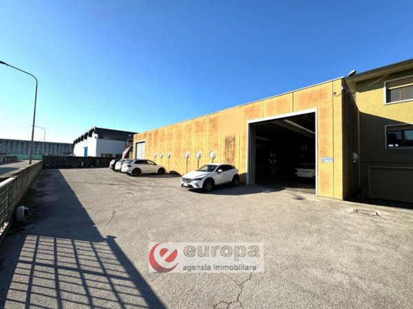 locale di sgombero in vendita a Torri di Quartesolo