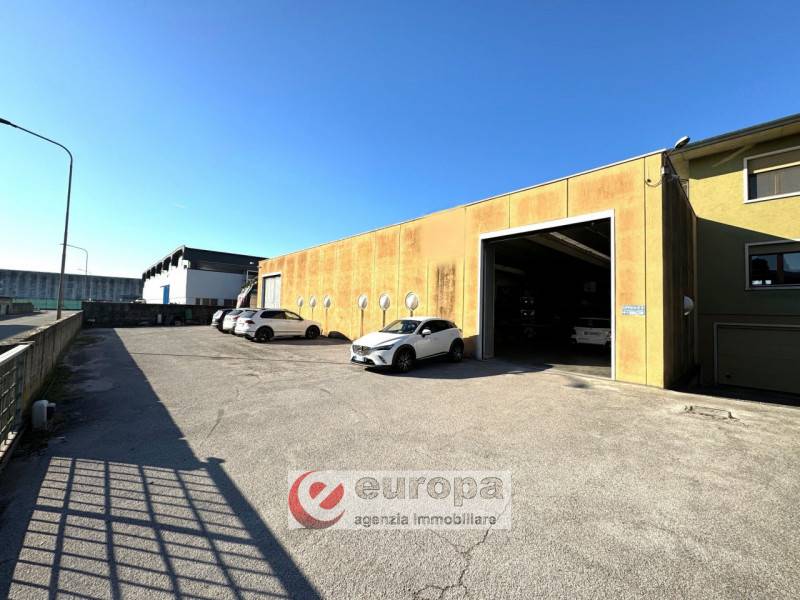 locale di sgombero in vendita a Torri di Quartesolo