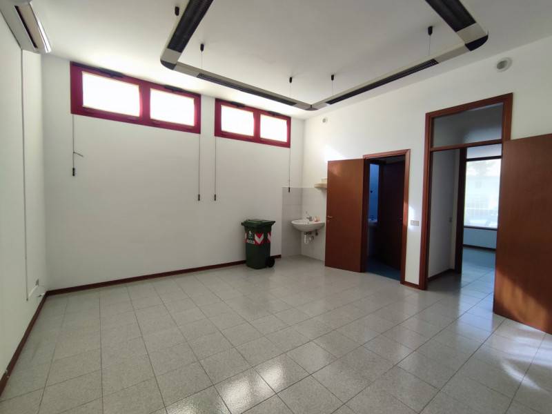 ufficio in vendita a Torri di Quartesolo in zona Marola
