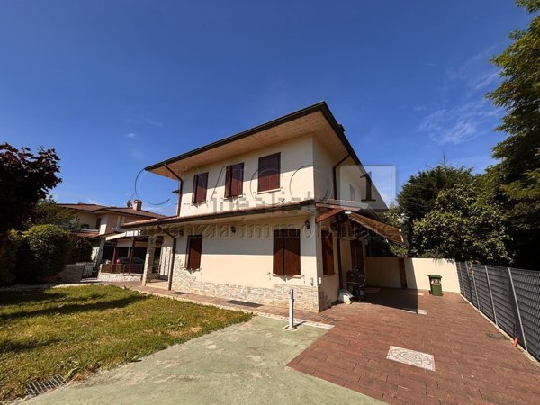 casa indipendente in vendita a Torri di Quartesolo