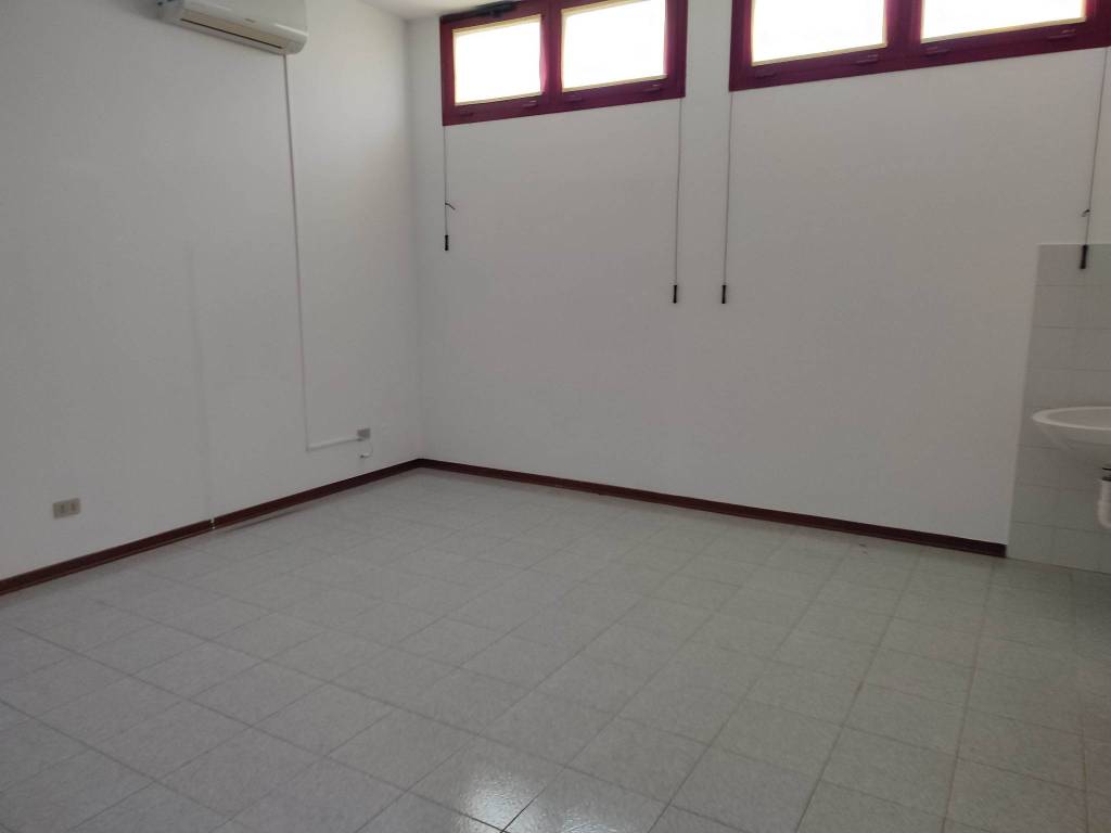 ufficio in vendita a Torri di Quartesolo in zona Marola