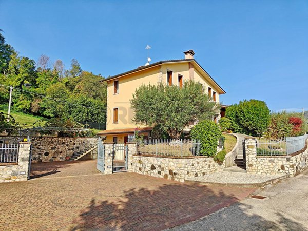 casa indipendente in vendita a Trissino in zona Lovara