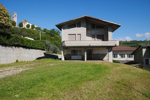 casa indipendente in vendita a Trissino