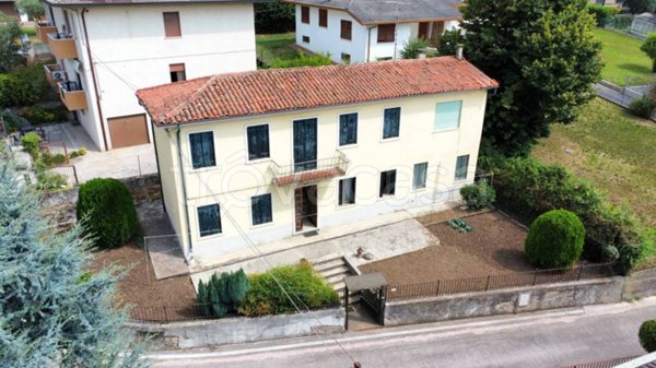 casa indipendente in vendita a Trissino