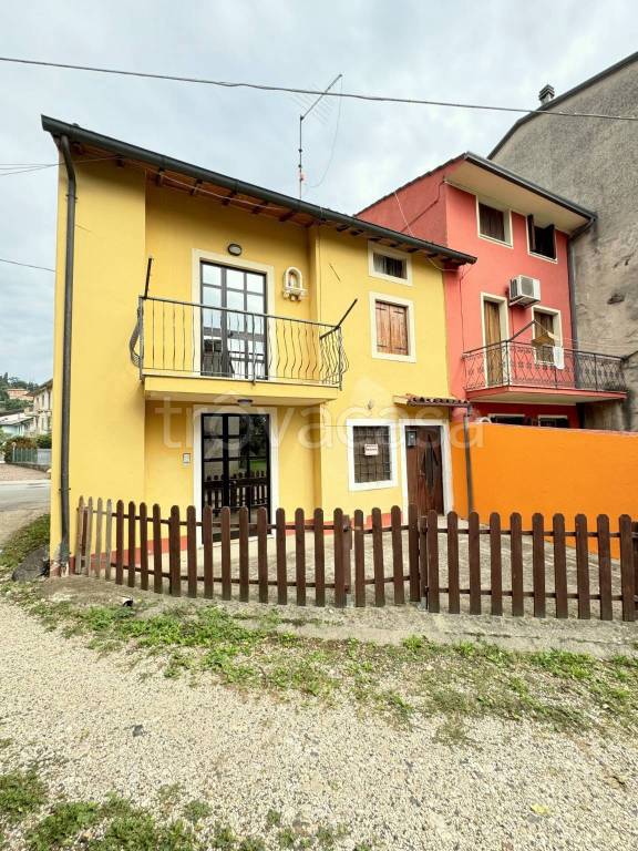 casa indipendente in vendita a Trissino