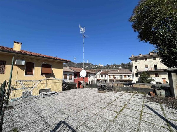 casa indipendente in vendita a Trissino