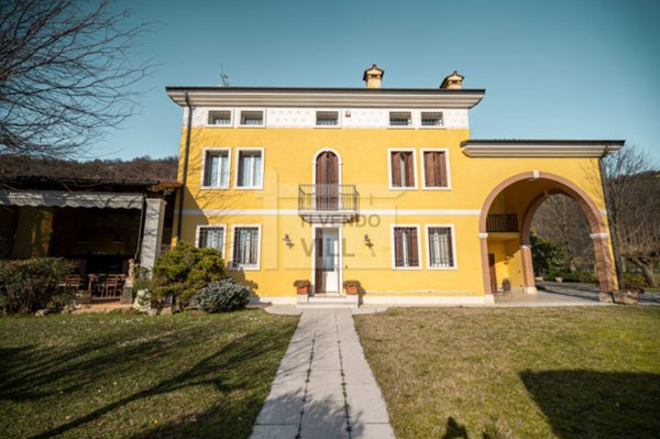 casa indipendente in vendita a Trissino