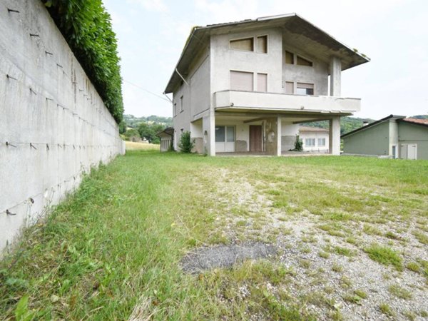 intera palazzina in vendita a Trissino in zona Lovara