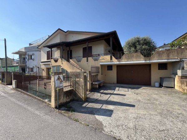 casa indipendente in vendita a Trissino
