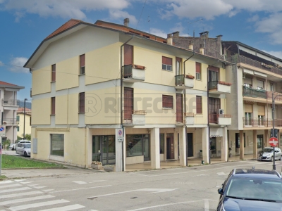 negozio in vendita a Trissino