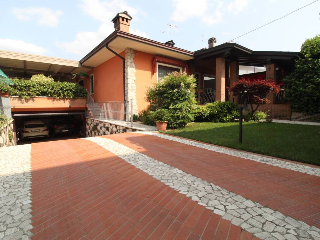 casa indipendente in vendita a Trissino