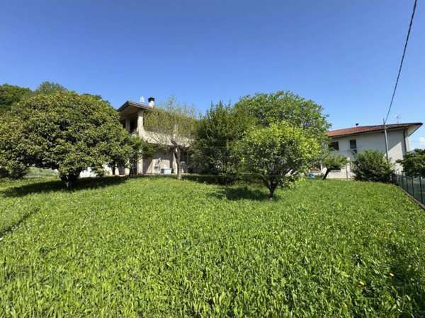 casa indipendente in vendita a Trissino