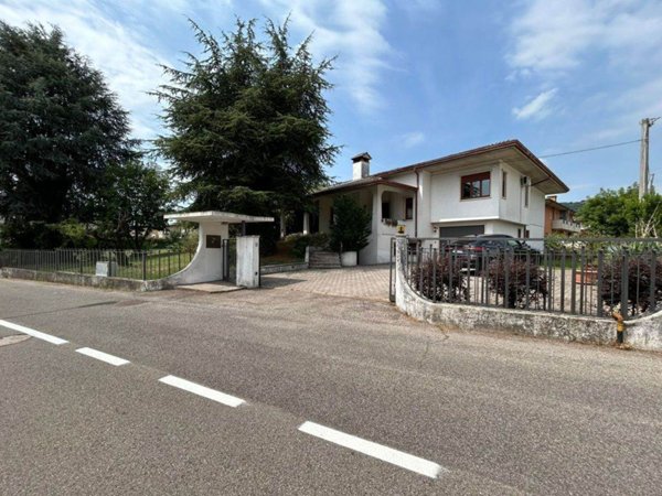 casa indipendente in vendita a Trissino
