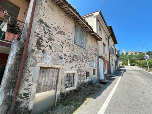 casa indipendente in vendita a Trissino in zona Lovara