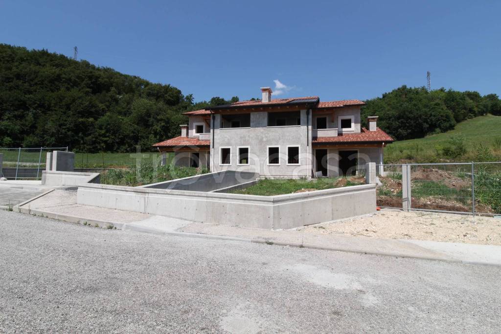 casa indipendente in vendita a Trissino