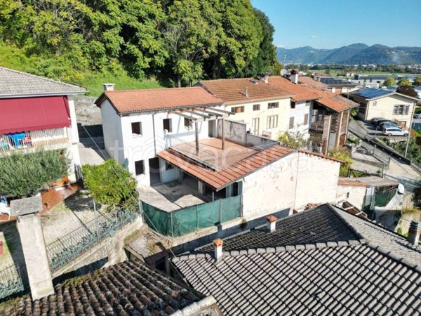 casa indipendente in vendita a Trissino