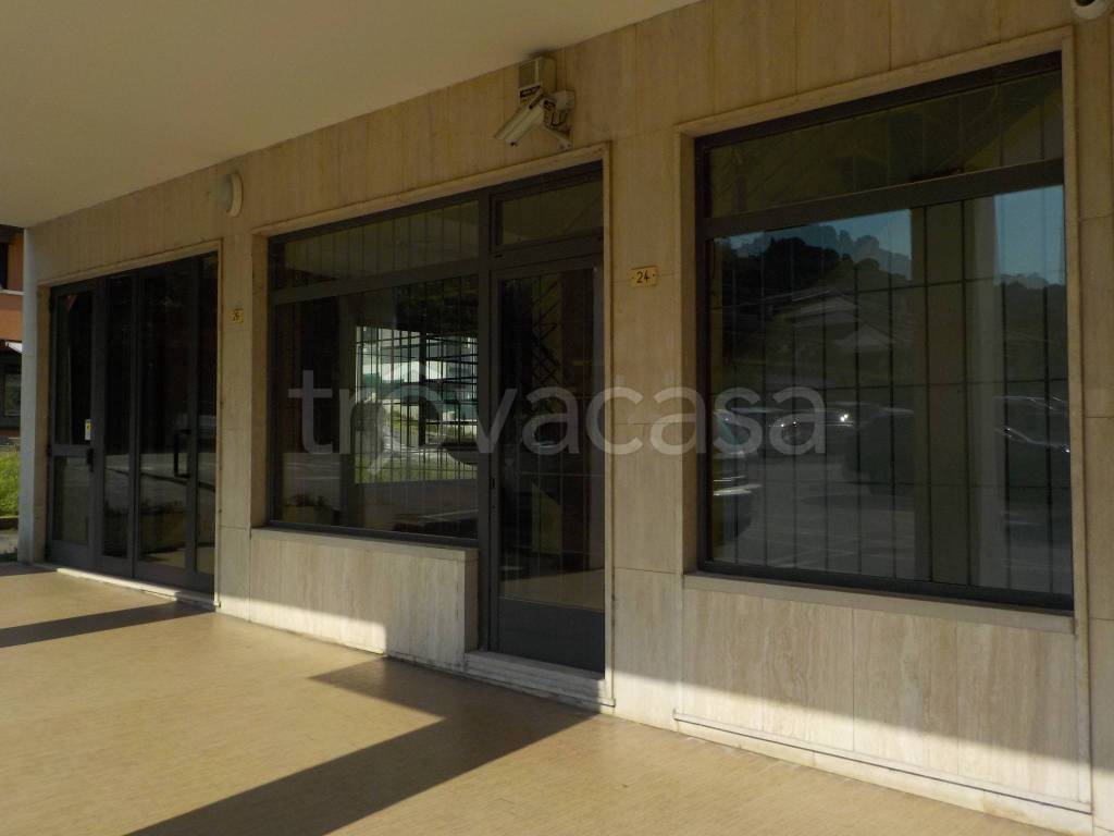 negozio in vendita a Trissino