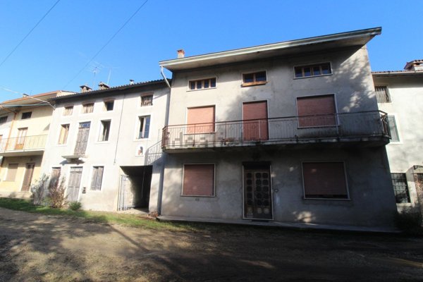 casa indipendente in vendita a Trissino in zona Lovara