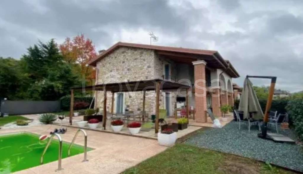 casa indipendente in vendita a Trissino