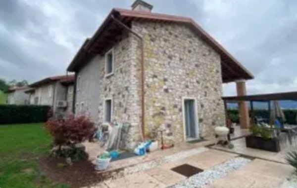 casa indipendente in vendita a Trissino