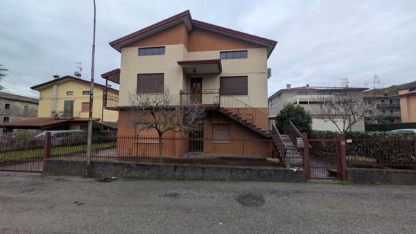 casa indipendente in vendita a Trissino