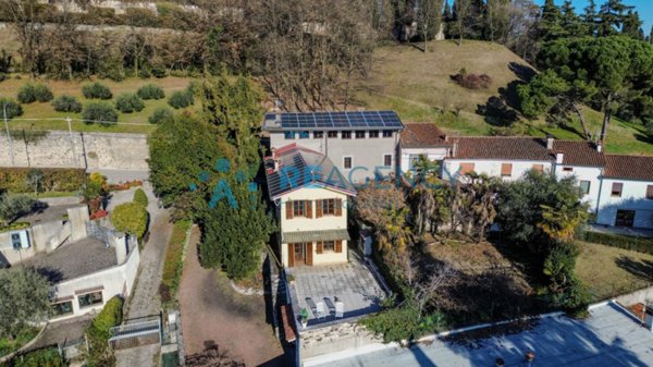 casa indipendente in vendita a Trissino