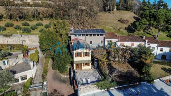 casa indipendente in vendita a Trissino