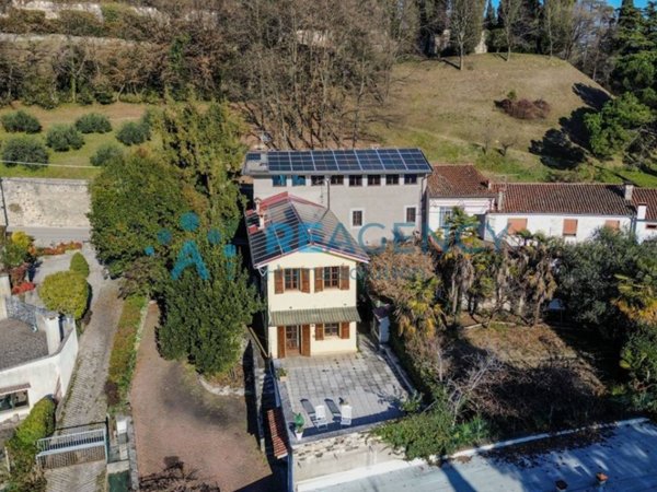 casa indipendente in vendita a Trissino