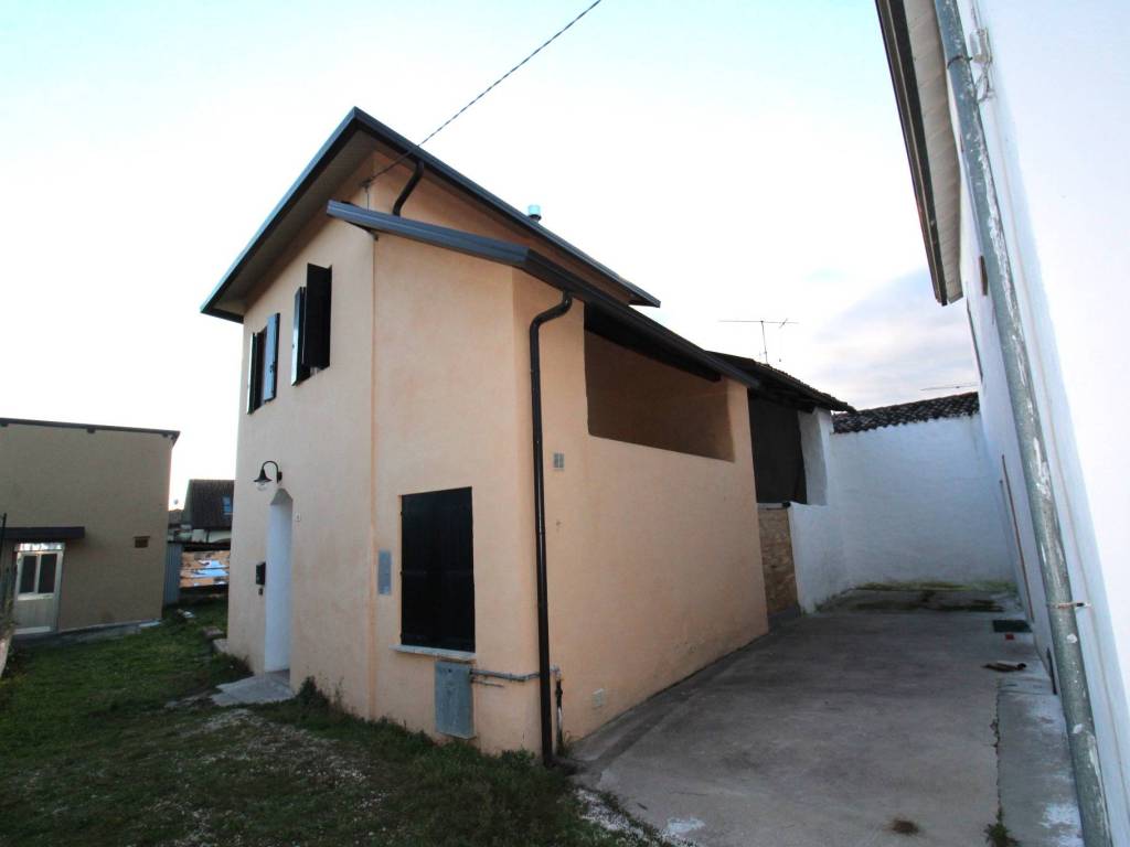 casa indipendente in vendita a Trissino