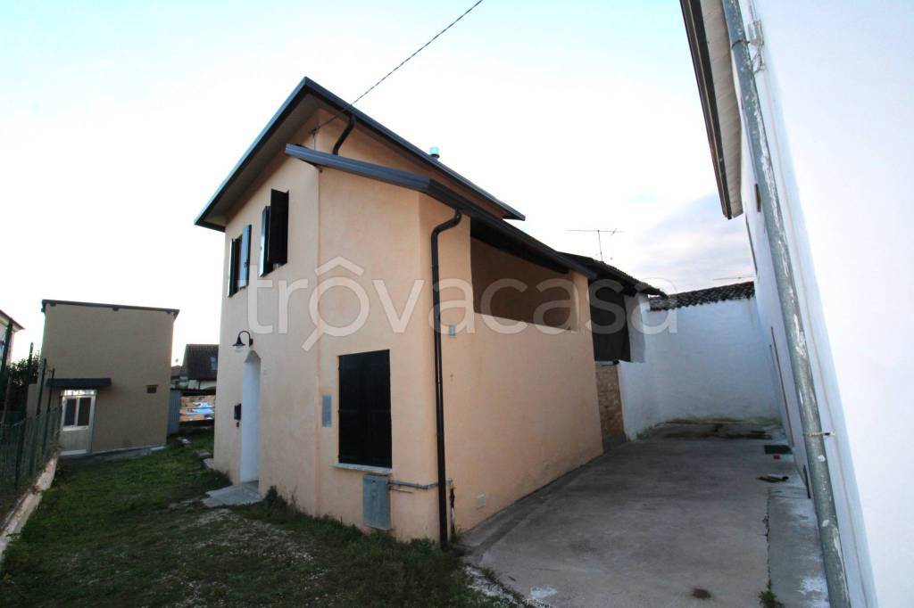 casa indipendente in vendita a Trissino