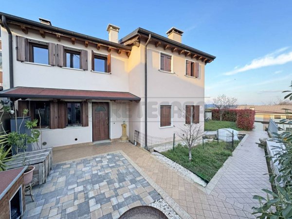 casa indipendente in vendita a Trissino