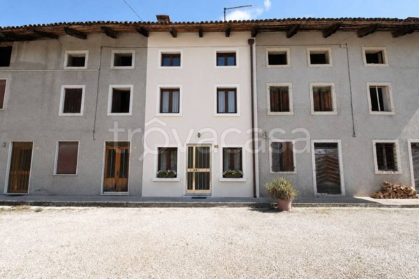 casa indipendente in vendita a Trissino in zona Lovara