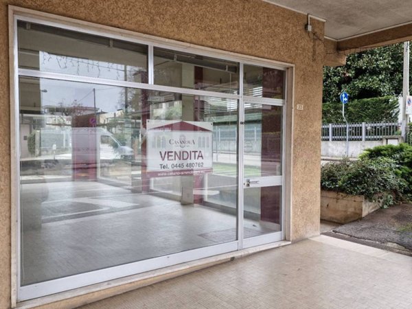 negozio in vendita a Trissino