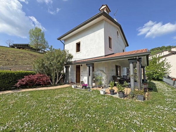 casa indipendente in vendita a Trissino in zona Lovara