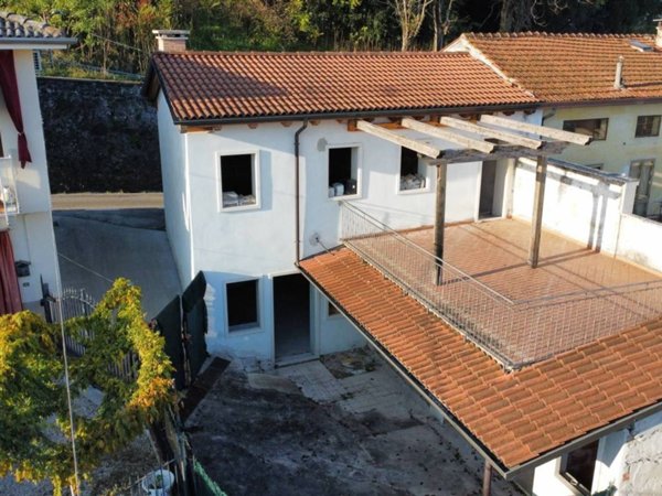 casa indipendente in vendita a Trissino